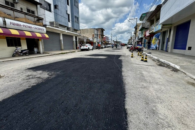 Foto: Divulgação - Com tempo firme, Prefeitura de Eunápolis intensifica operação Tapa-Buracos e patrolamento; pavimentações serão retomadas