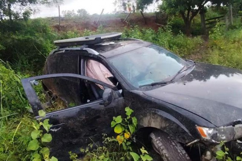 Foto: Divulgação - Casal sai de Porto Seguro e sofre grave acidente após colisão com caminhão na MGC-418