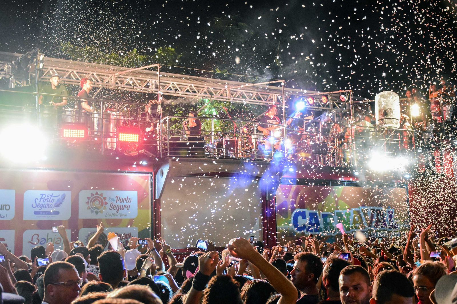 Multido lotou o circuito do carnaval no ltimo dia de folia em Porto Seguro. (Foto: Divulgao)