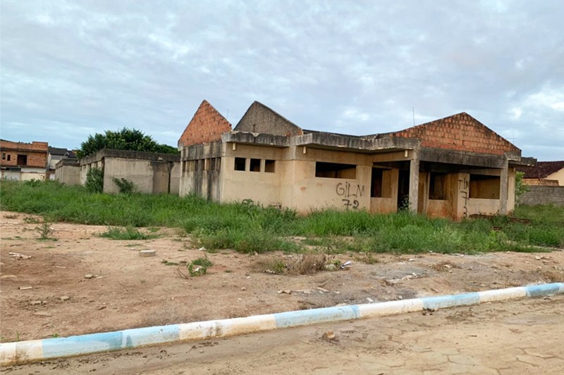  Creche localizada no bairro foi abandonada pelo ex-prefeito Osvaldo Gomes Carib. (Foto: Arquivo/BAHIA DIA A DIA)