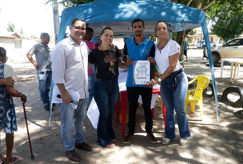 Prefeitura realiza a segunda etapa da entrega de ttulos do bairro Village em Itabela. (Foto: Divulgao)