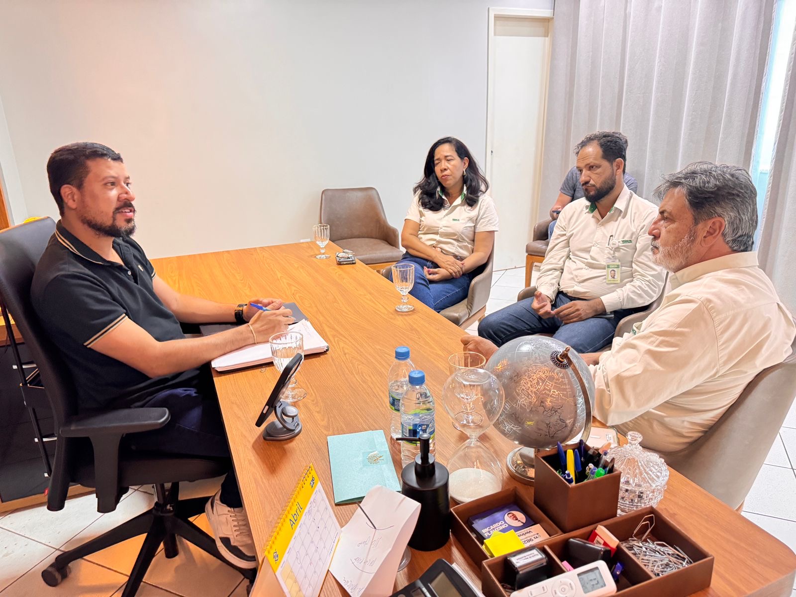 Prefeito Ricardo Flauzino se re�ne com representantes da Veracel em busca de novas parcerias para Itabela