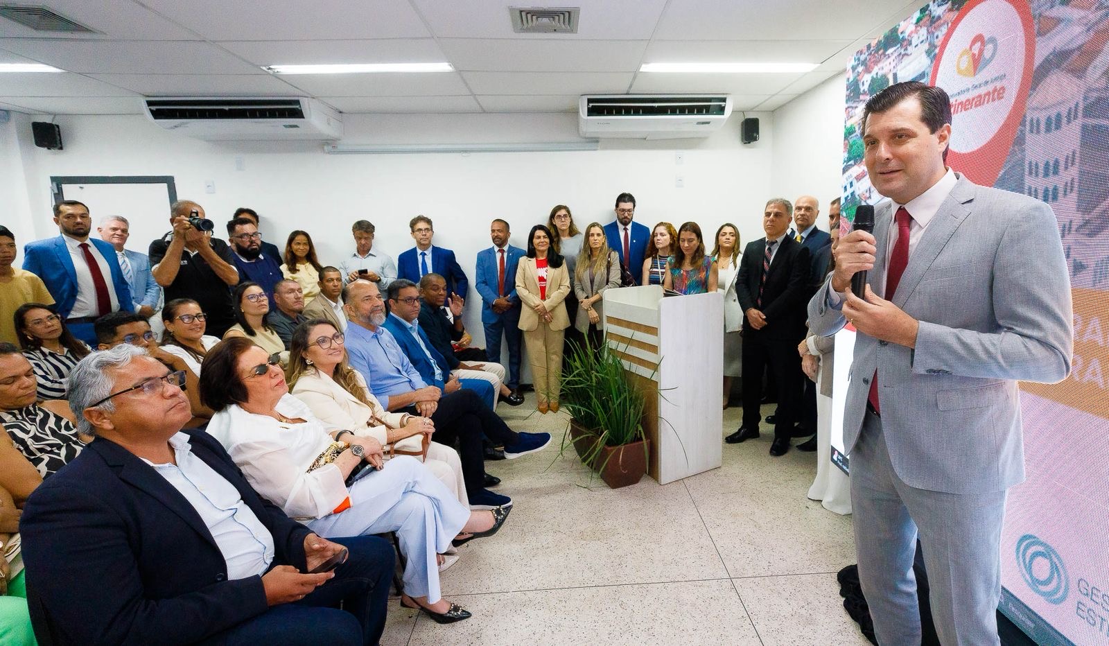 Prefeito Ricardo Flauzino assina ades�o e Itabela passa a integrar projeto �Munic�pio Seguro� do MP-BA