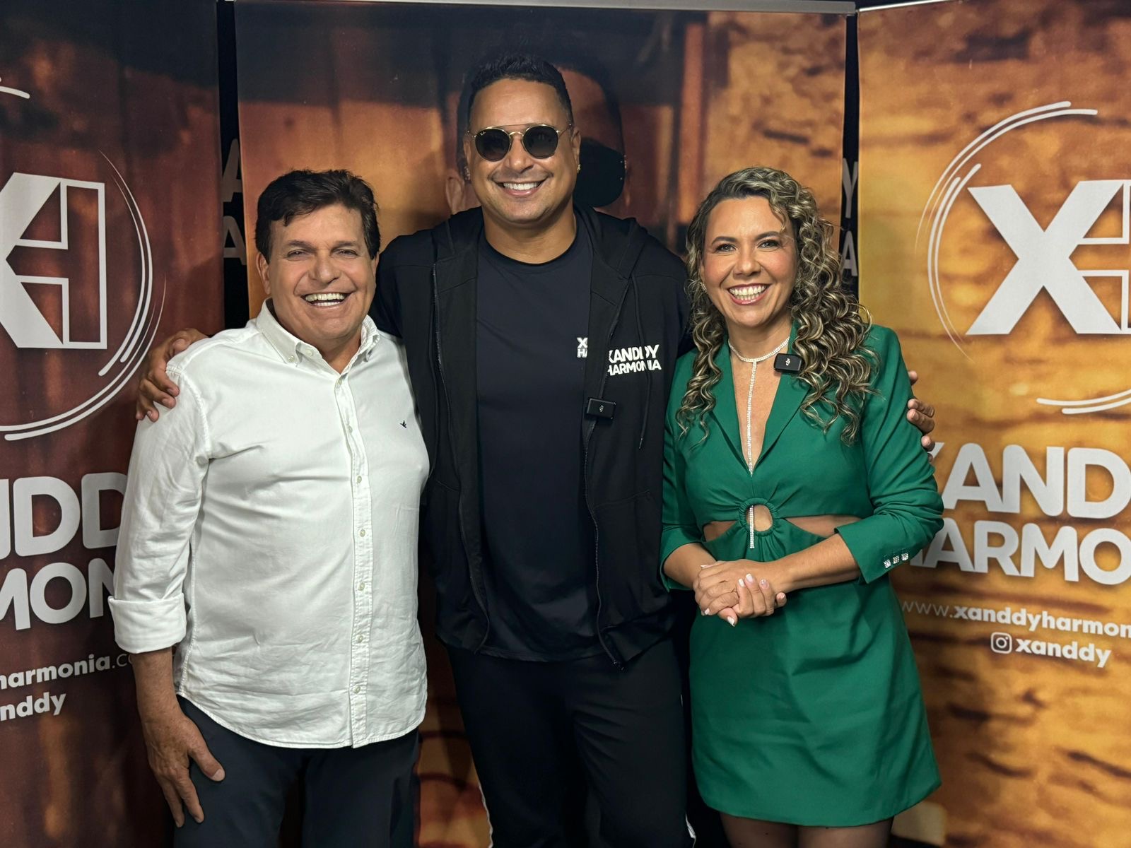 Xandy Harmonia arrasta multido na Vila do Forr em Eunpolis - (Foto: Divulgao)