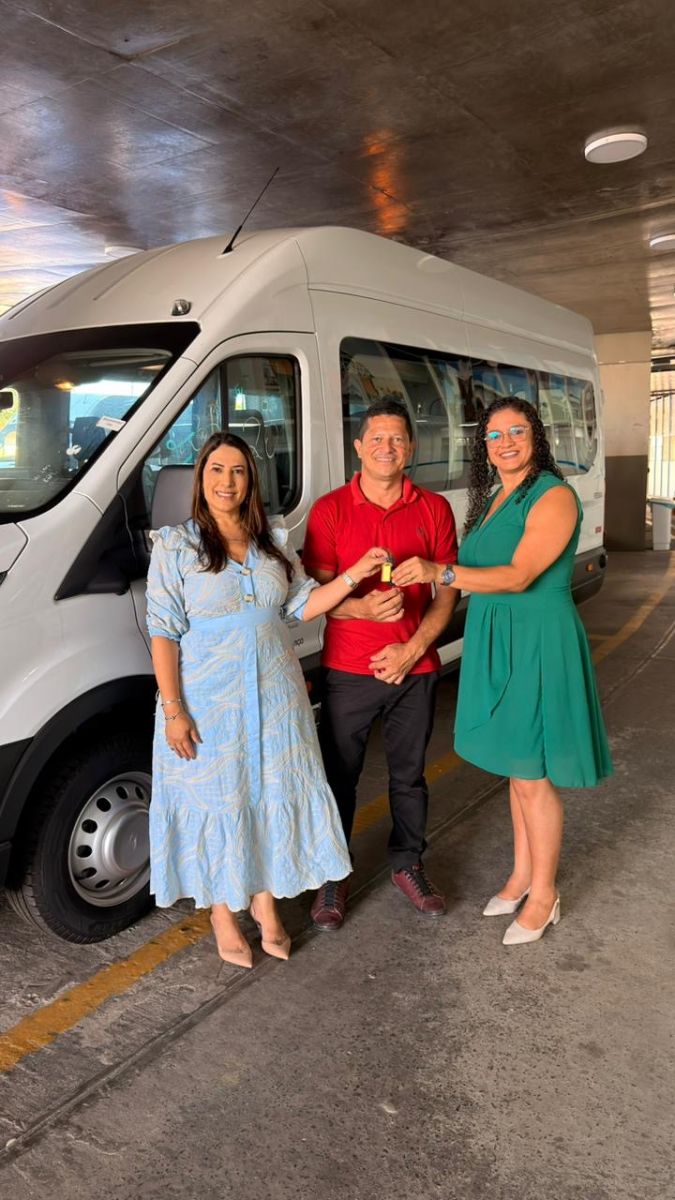 Deputada Cl�udia Oliveira garante nova Van para o TFD em Itapebi e refor�a compromisso com a sa�de