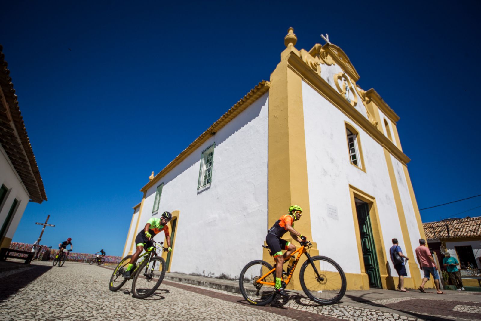 Igreja de Arraial no percurso do Prlogo (Fabio Piva / Brasil Ride)