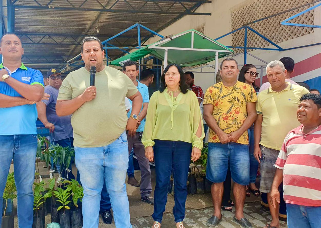 Prefeita Marlene Dantas entrega quatro carros 0km para Secretaria de Sade em Guaratinga - (Foto: Divulgao)