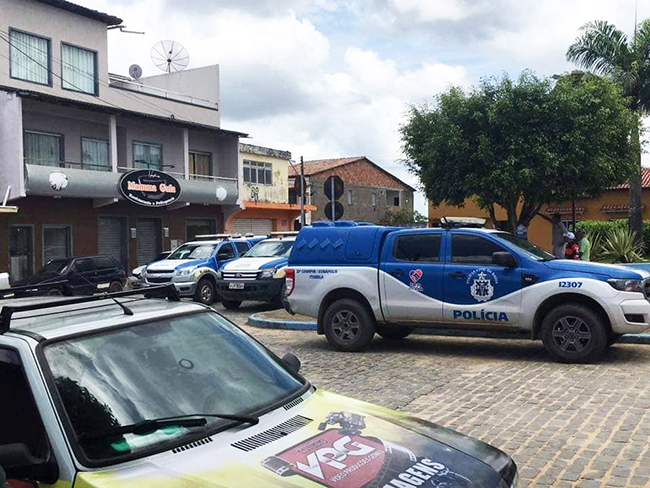 A segurana da eleio foi feita pela Polcia Militar, que esteve presente com trsviaturas.(Foto: Reproduo/Facebook)