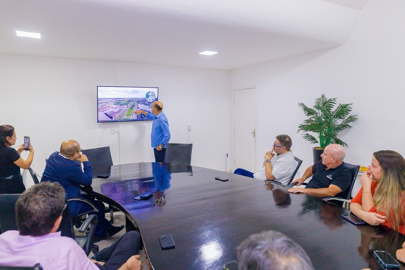 Prefeito Rob�rio anuncia tratativas para constru��o do complexo educacional SESI/SENAI em Eun�polis