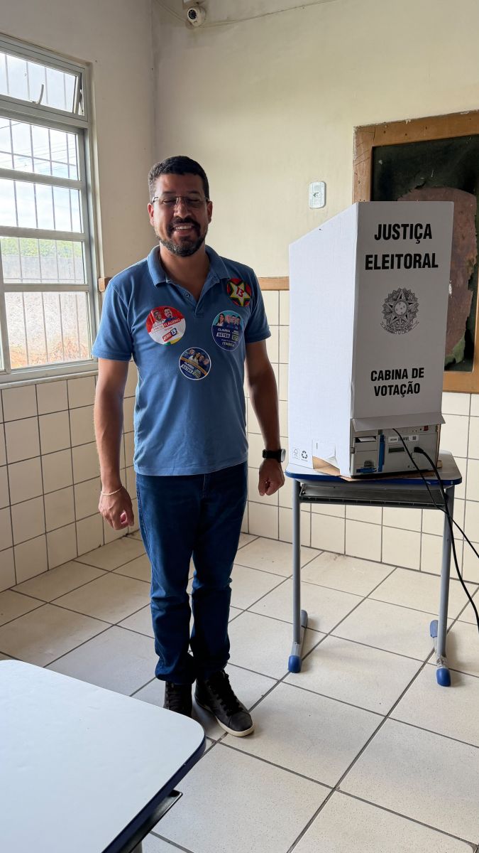 Prefeito Flauzino vota neste domingo e destaca confiança na vitória de seus candidatos Prefeito Flauzino vota neste domingo e destaca confiança na vitória de seus candidatos
