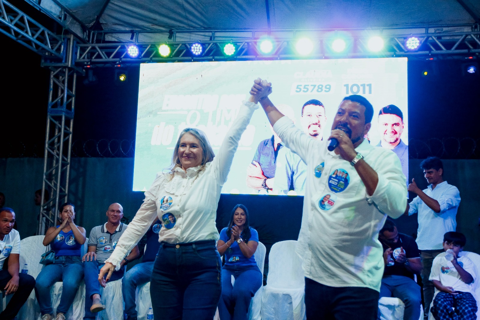 Flauzino e Francisqueto reúnem multidão em encontro político com Cláudia Oliveira e Diego Coronel em Itabela Flauzino e Francisqueto reúnem multidão em encontro político com Cláudia Oliveira e Diego Coronel em Itabela