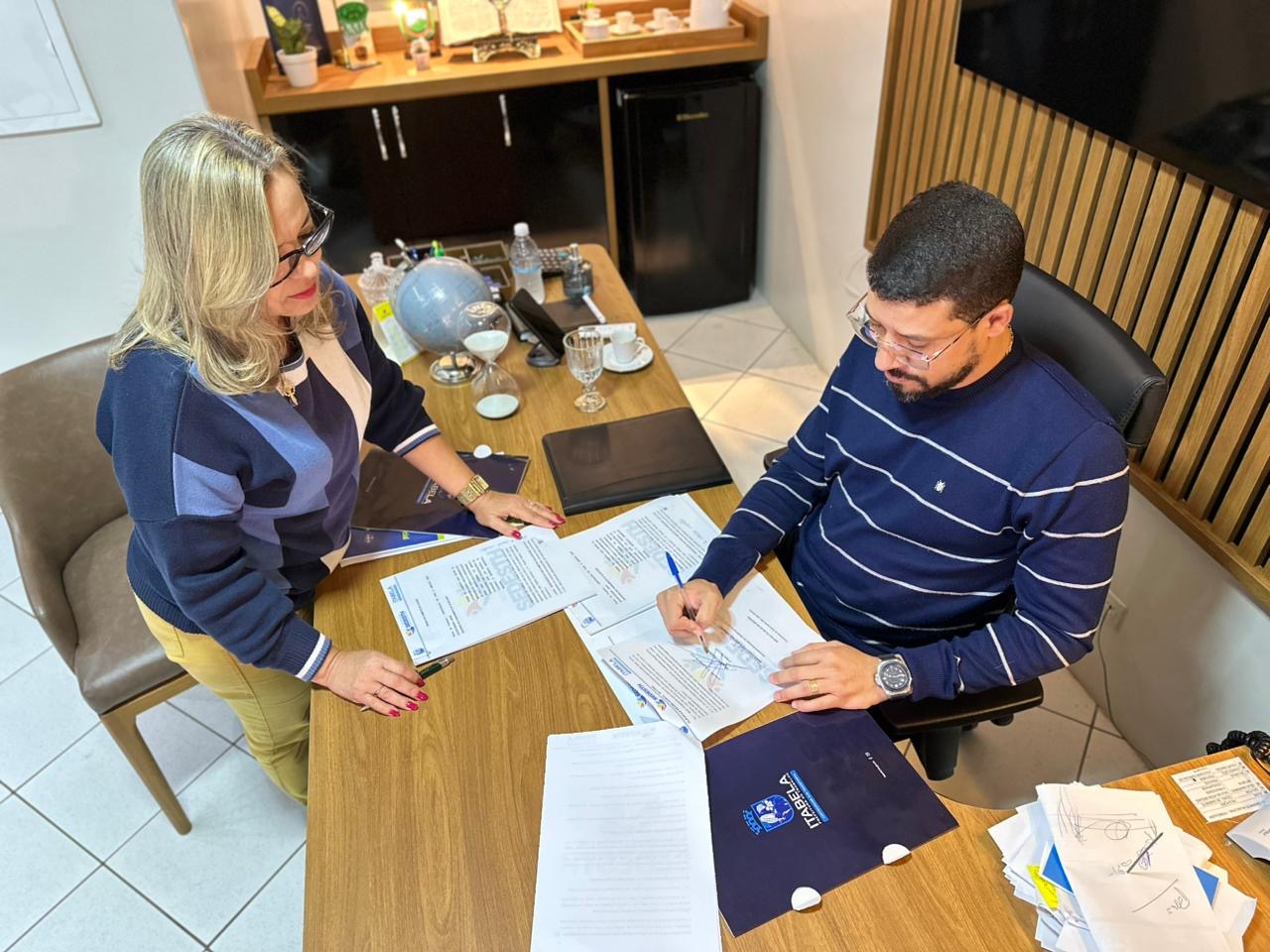 Prefeitura de Itabela firma termo de fomento com instituies e fortalece rede de proteo social