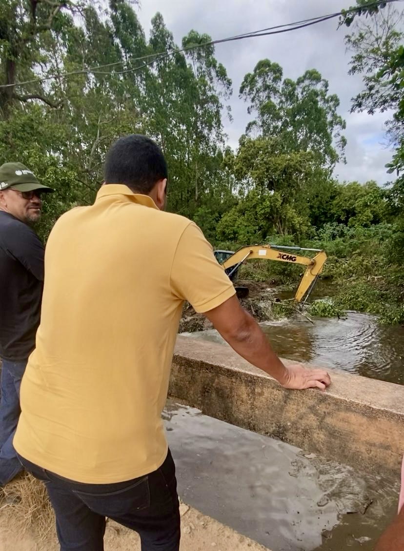 Prefeitura de Guaratinga inicia limpeza dos rios dos Frades e da Rua da Paz