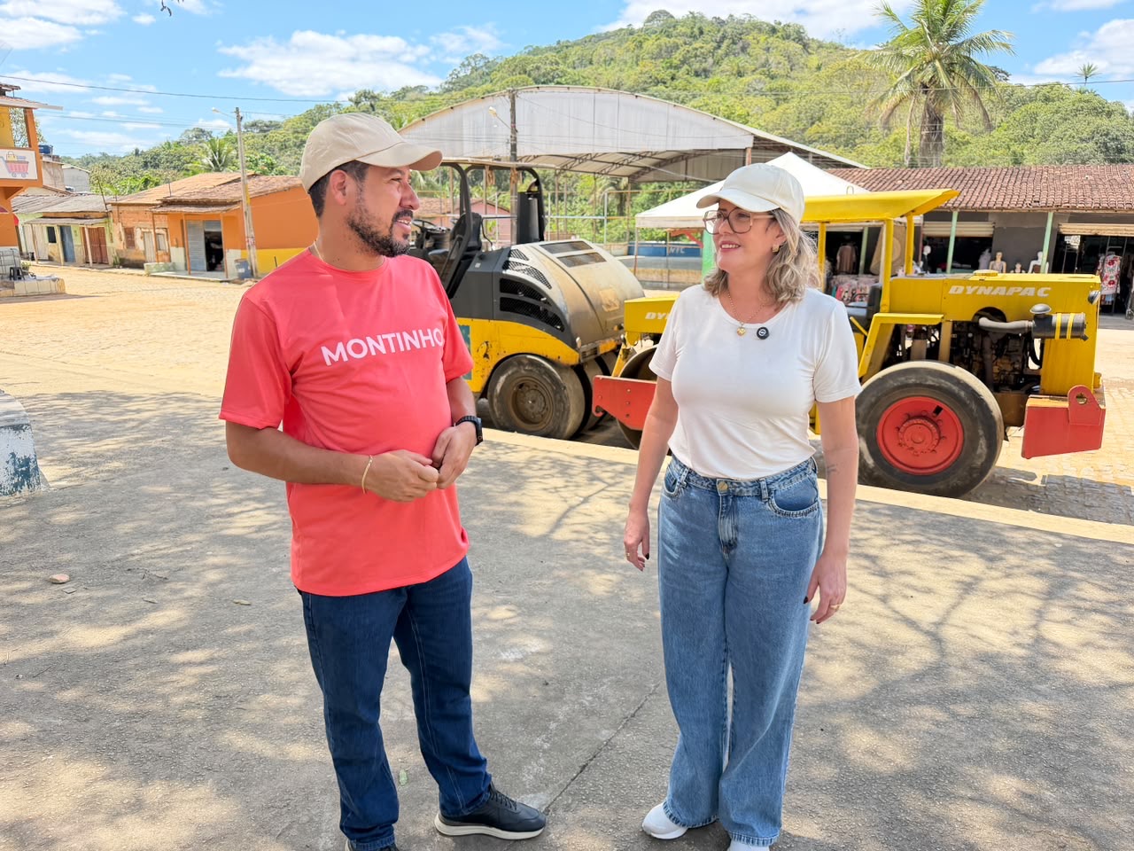 Prefeito Flauzino e vereadora Simone Sossai anunciam chegada de máquinas para pavimentação de Montinho Prefeito Flauzino e vereadora Simone Sossai anunciam chegada de máquinas para pavimentação de Montinho