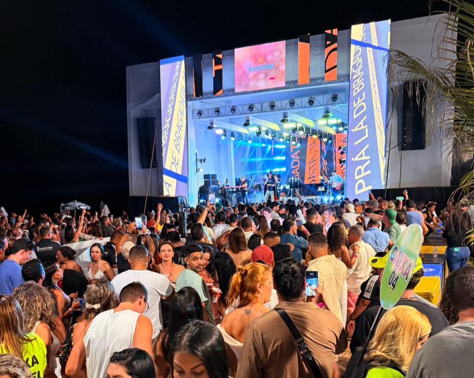 R�veillon Desejos come�a em grande estilo na Cabana �rea Beach em Porto Seguro