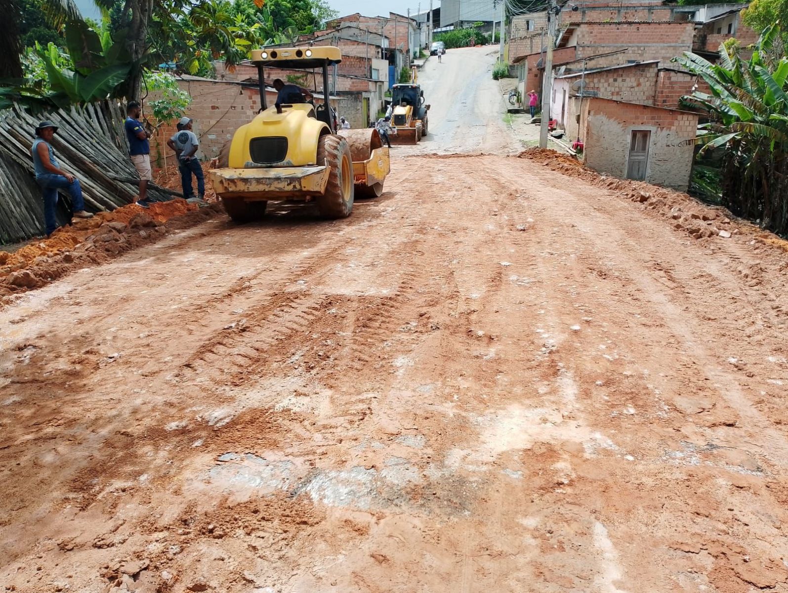 Prefeita Cordlia visita obras de drenagem na ladeira entre Rosa Neto e Juca Rosa - (Foto: Divulgao)