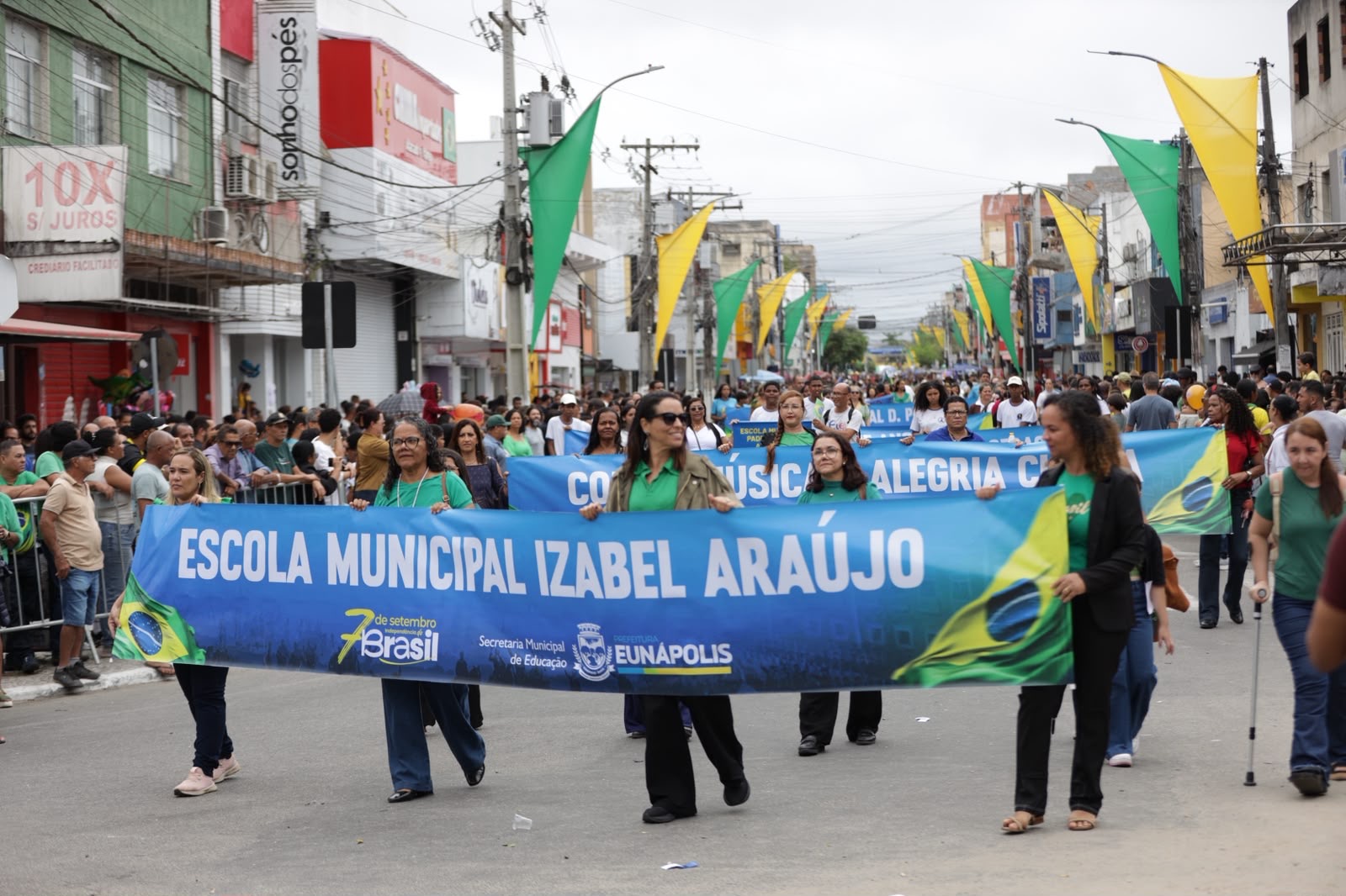 Prefeitura de Eunápolis realiza grande Desfile Cívico em celebração à Independência do Brasil Prefeitura de Eunápolis realiza grande Desfile Cívico em celebração à Independência do Brasil