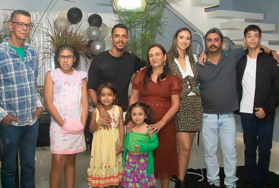 Empresrio Isaque Neres celebra seus 40 anos ao lado de familiares e amigos. (Foto: Joziel Costa)