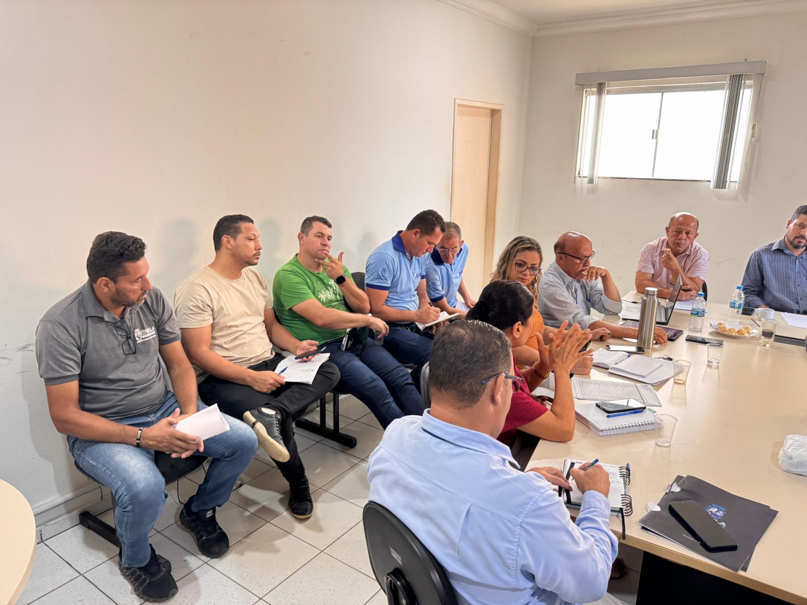 Prefeito Ricardo Flauzino re�ne secretariado em reuni�o t�cnica administrativa