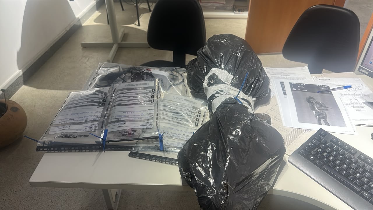 Estufa equipada para cultivo de drogas é localizada dentro de um imóvel em Trancoso Estufa equipada para cultivo de drogas é localizada dentro de um imóvel em Trancoso