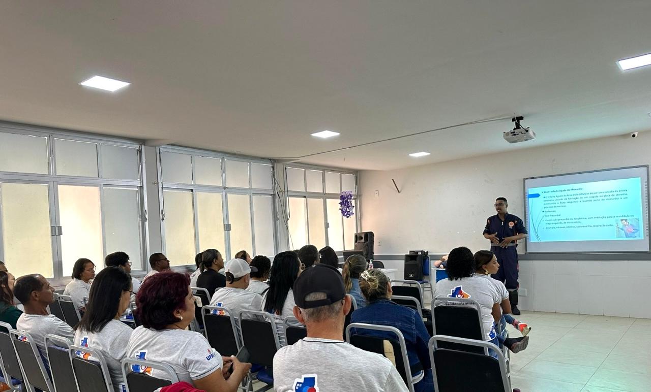 Agentes de sade e combate s endemias recebem capacitao em primeiros socorros em Itabela