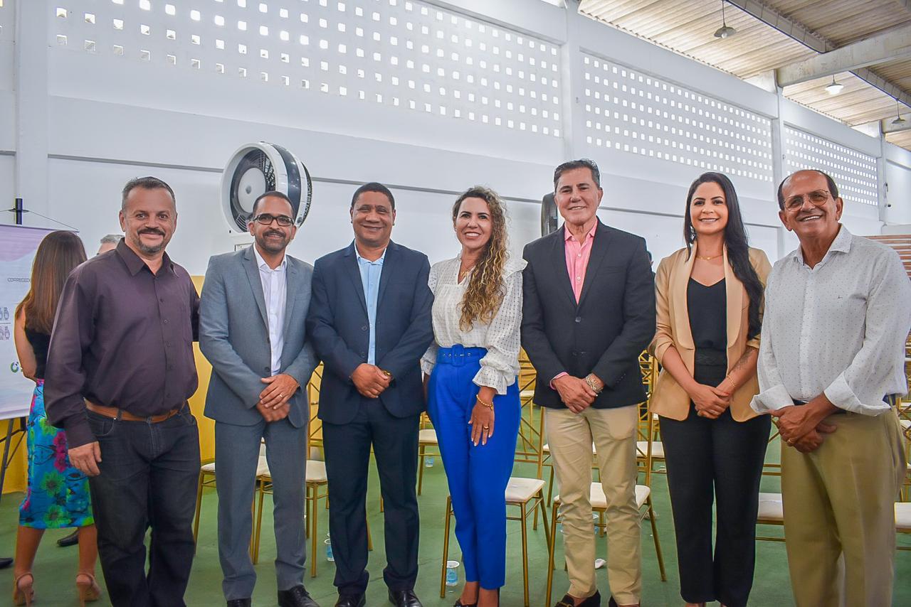 Prefeita Cordlia Torres prestigia primeiro casamento civil coletivo no Conjunto Penal de Eunpolis - (Foto: Divulgao)