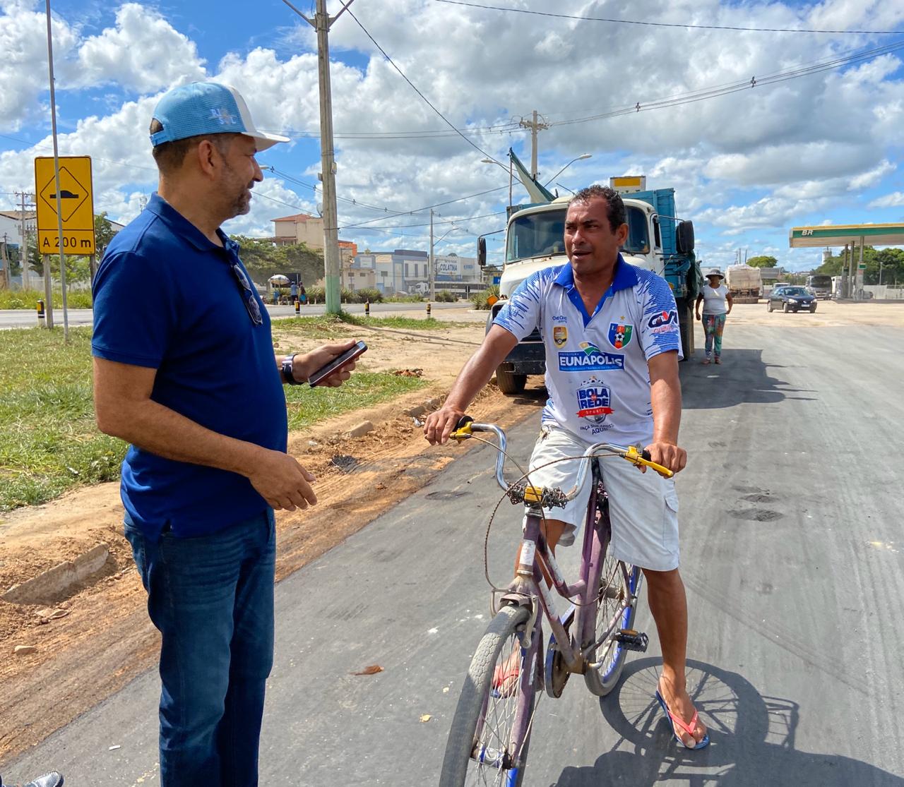 O prefeito tambm conversou com a populao.