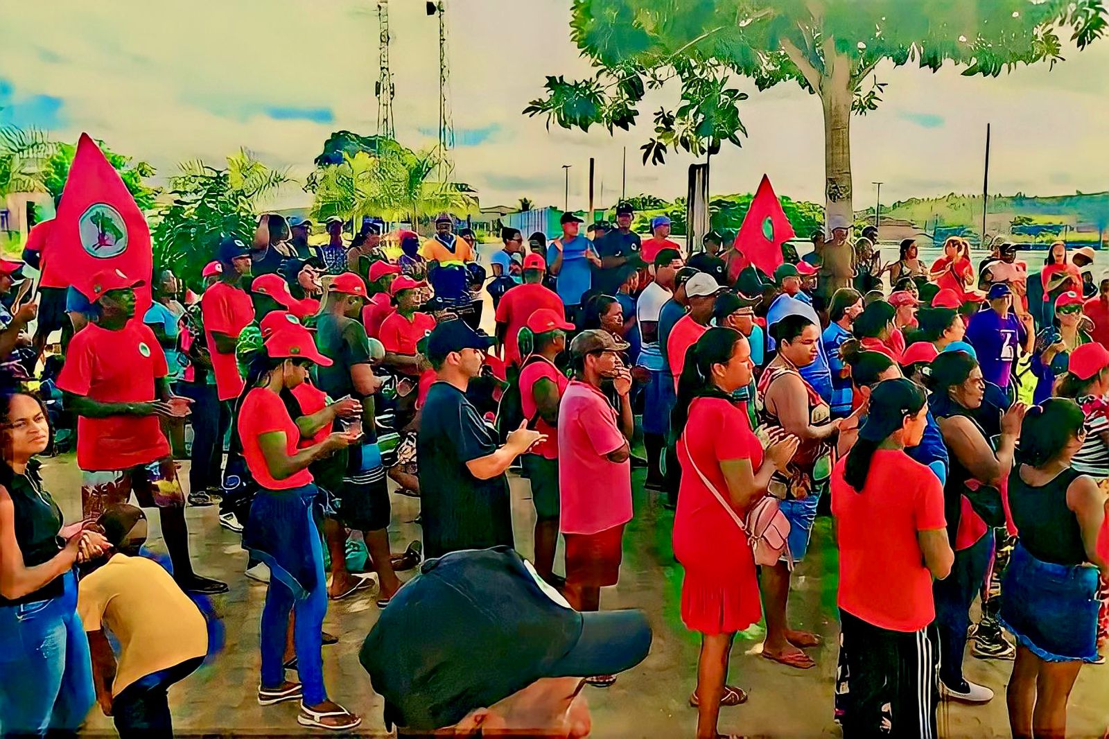 Grupo protesta contra despejo de 530 famlias de acampamento do MST em Itabela - (Foto: Divulgao)