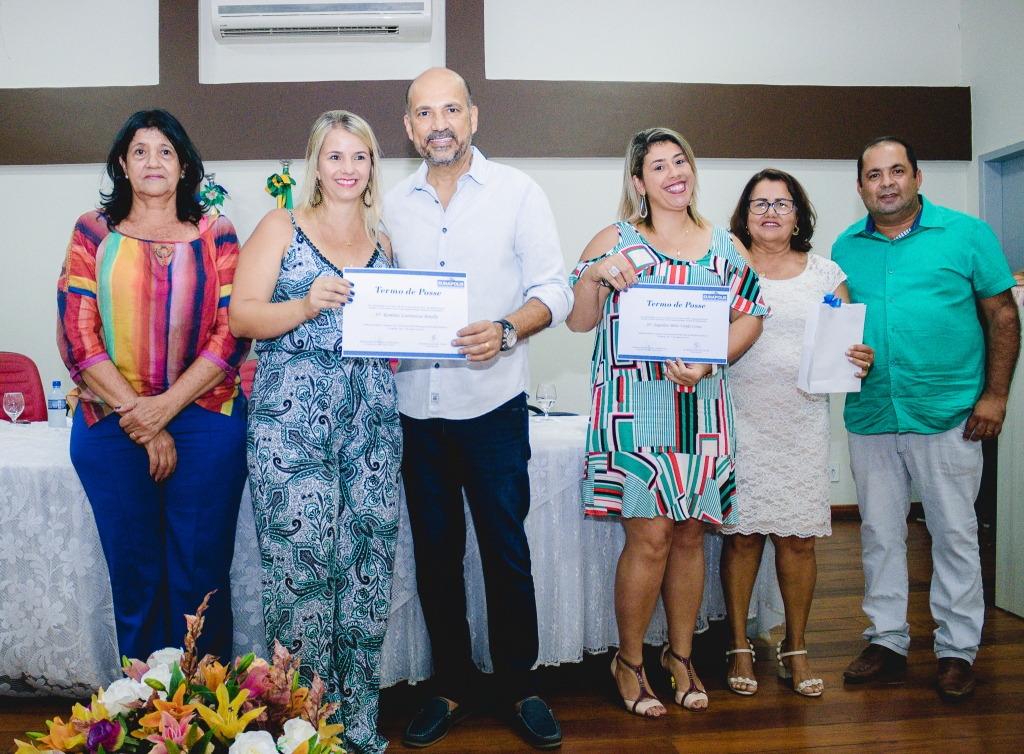 Gestor garantiu aumento salarial para secretrias escolares e bnus para professores em sala de aula.