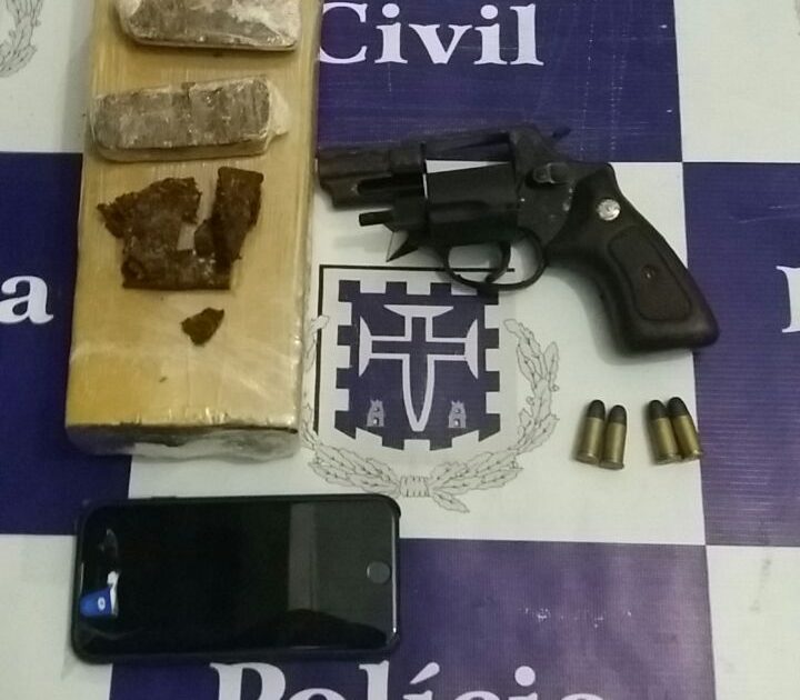 Drogas e ama estavam escondidas em um carrinho de bebê, diz polícia. (Foto: Reprodução/Whatsapp)