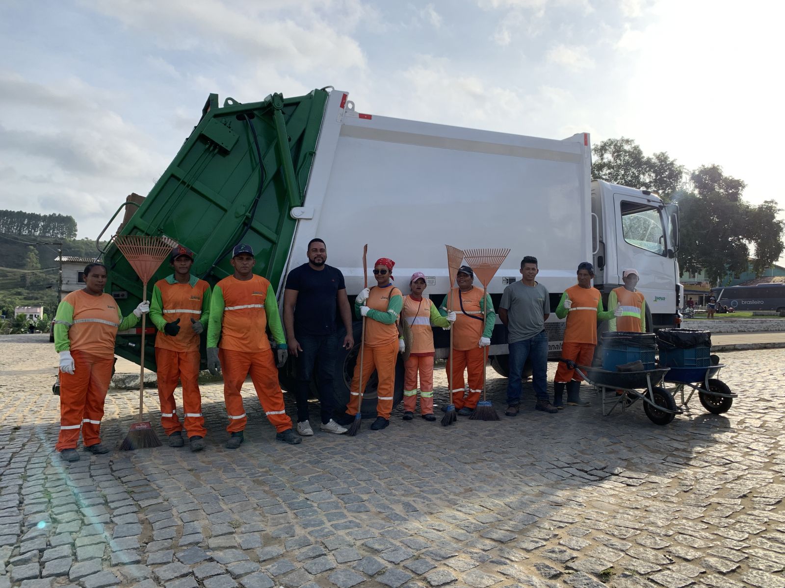 Veculo foi destinado pela empresa Limpar, responsvel pelo servio de limpeza pblica urbana no municpio. (Foto: Alex Gonalves/BAHIA DIA A DIA)