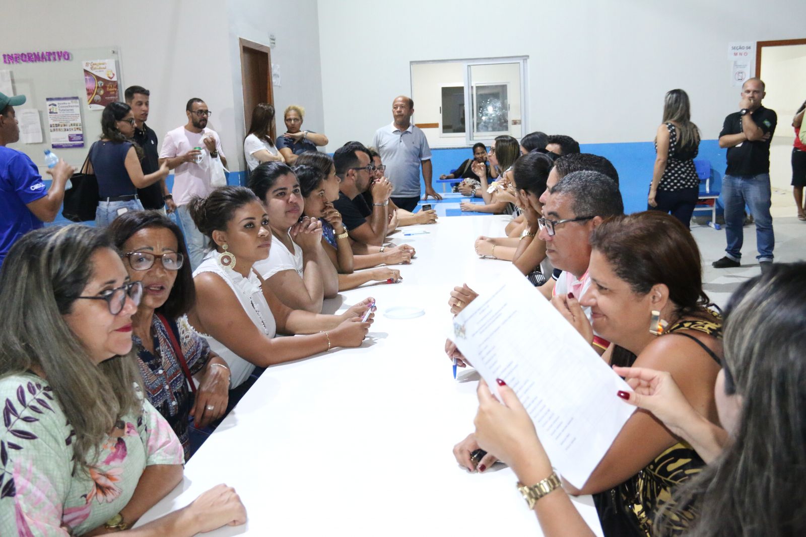 Apurao dos votos teve incio s 19h, no colgio Archimedes e seguiu at s 22h. (Foto: Joziel Costa/BAHIA DIA A DIA)