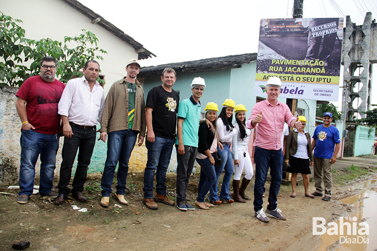 Prefeito disse que obra  mais uma ao com recursos prprio do municpio. (Foto: Alex Gonalves/BAHIA DIA A DIA)