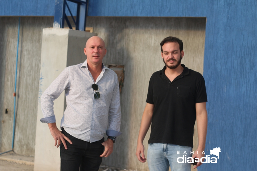 Ao lado de Francisqueto, deputado Uldurico Jnior visita importantes obras em andamento. (Foto: Alex Gonalves/BAHIA DIA A DIA)