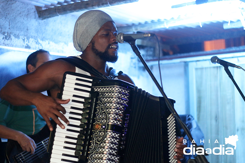 Black do Acordeon agradeceu ao pblico por ter dado energia durante sua apresentao. (Foto: Joziel Costa/BAHIA DIA A DIA)