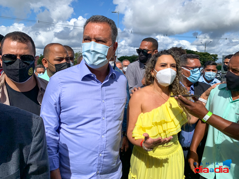 Prefeita Cordlia chegou ao lado do governador Rui Costa, e teve um importante papel durante toda a cerimnia. (Foto: Alex Gonalves/BAHIA DIA A DIA)