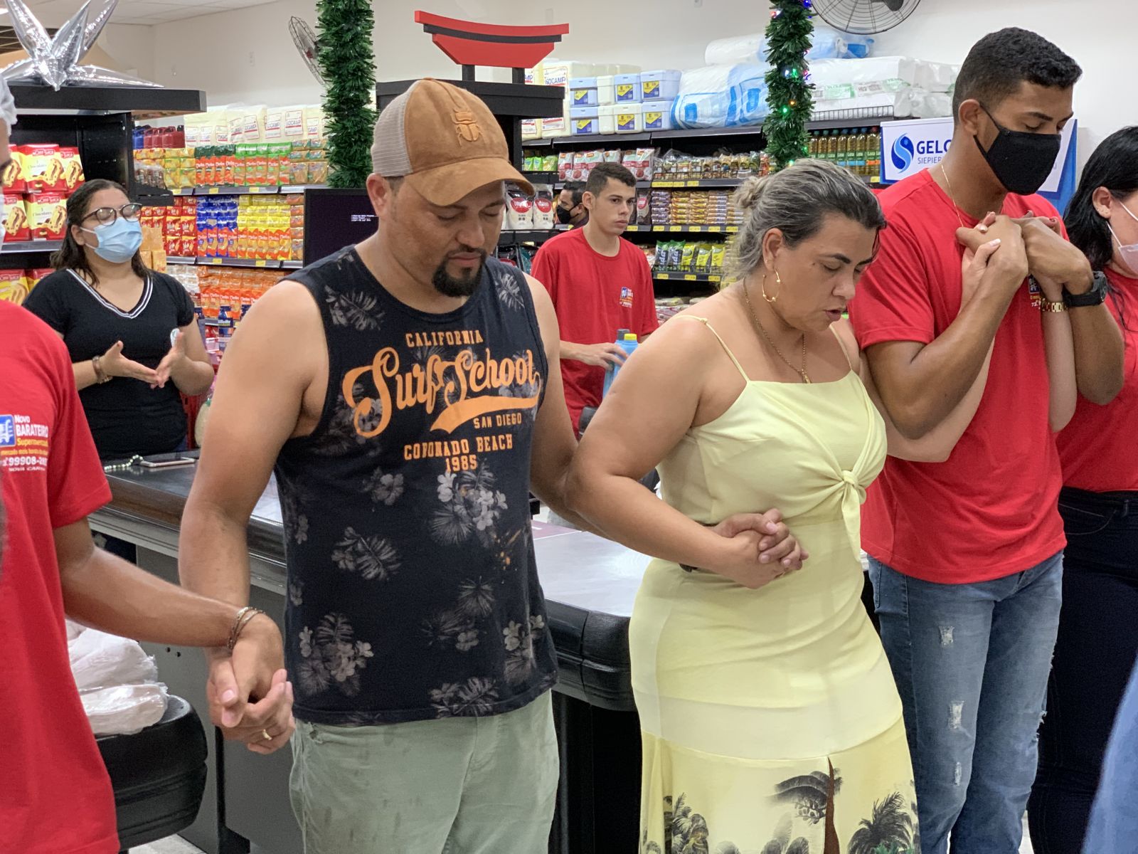 Proprietrios, Leandro e Liu durante inaugurao do Supermercado. (Foto: Alex Gonalves/BAHIA DIA A DIA)