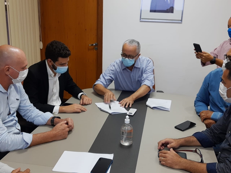 Prefeito Luciano Francisqueto, esteve em Salvador onde participou da assinatura do convnio. (Foto: Divulgao)