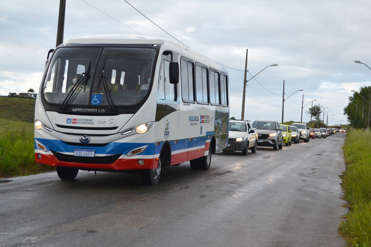 Micro-nibus participou de uma mini carreata pelas ruas da cidade. (Foto: Divulgao)