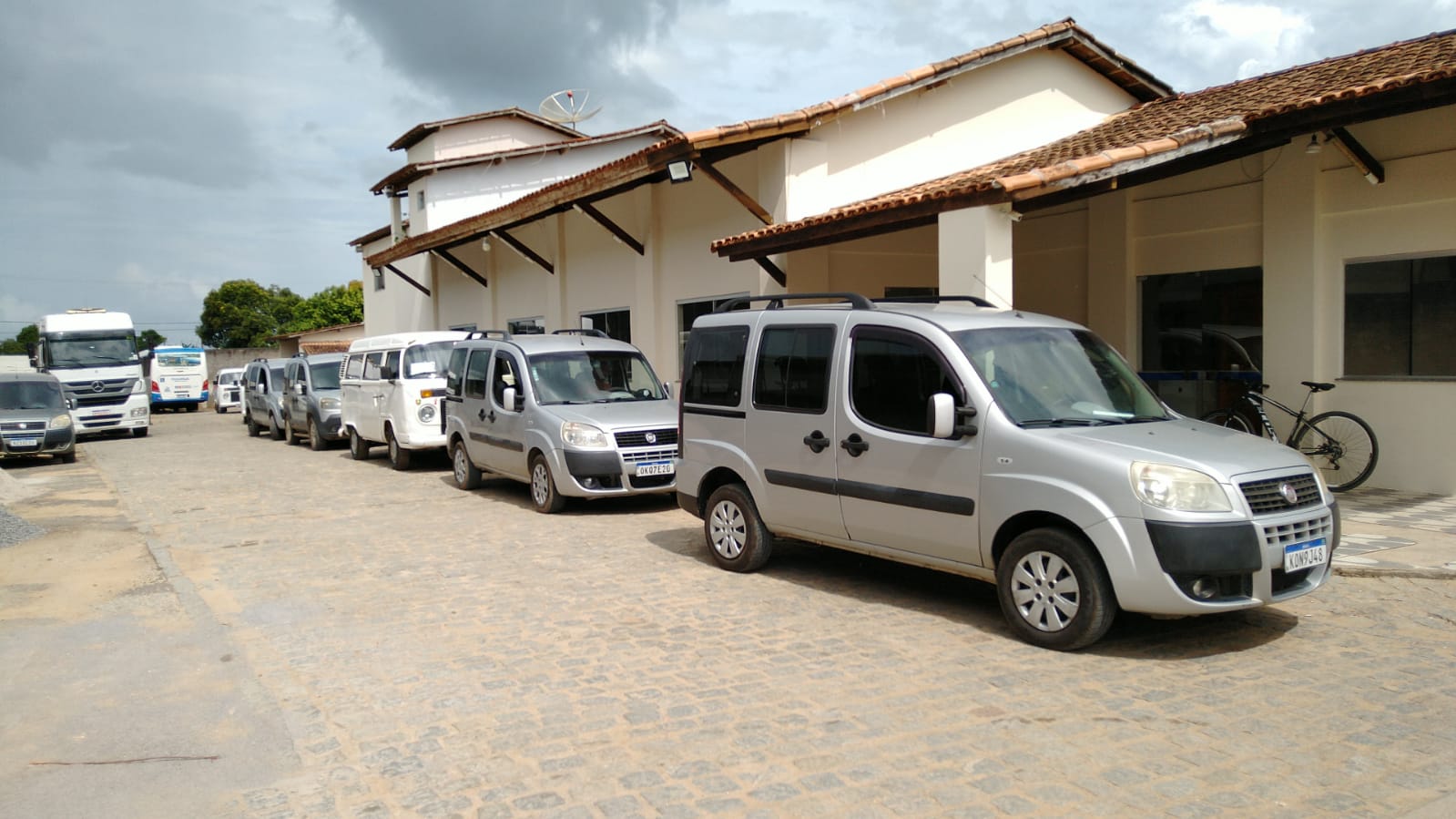 Frota do transporte escolar passou por uma vistoria e foi abastecida. (Foto: Divulgao)