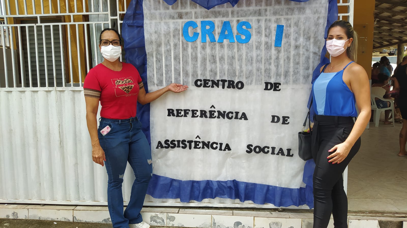 Dinmica de distribuio dos kits de cestas bsicas e colches foi coordenada por equipes dos CRAS I e II. (Foto: Divulgao)