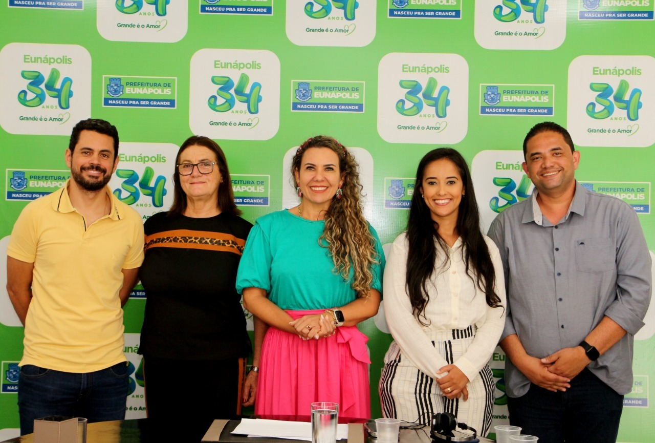 Prefeita Cordélia Torres anuncia mudanças de secretários das principais pastas da administração. (Foto: Divulgação)