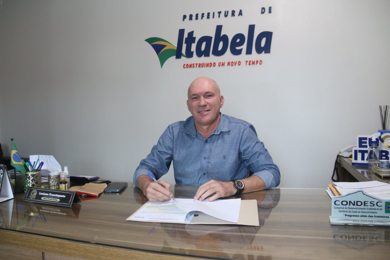 Prefeito Francisqueto comemora mais um investimento para Itabela. (Foto: Reproduo)