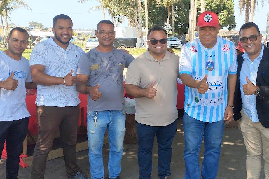 Vereadores de Itabela participam de encontro em acampamento com Deputado Valmir Assuno e ex-jogador Ra. (Foto: Divulgao)