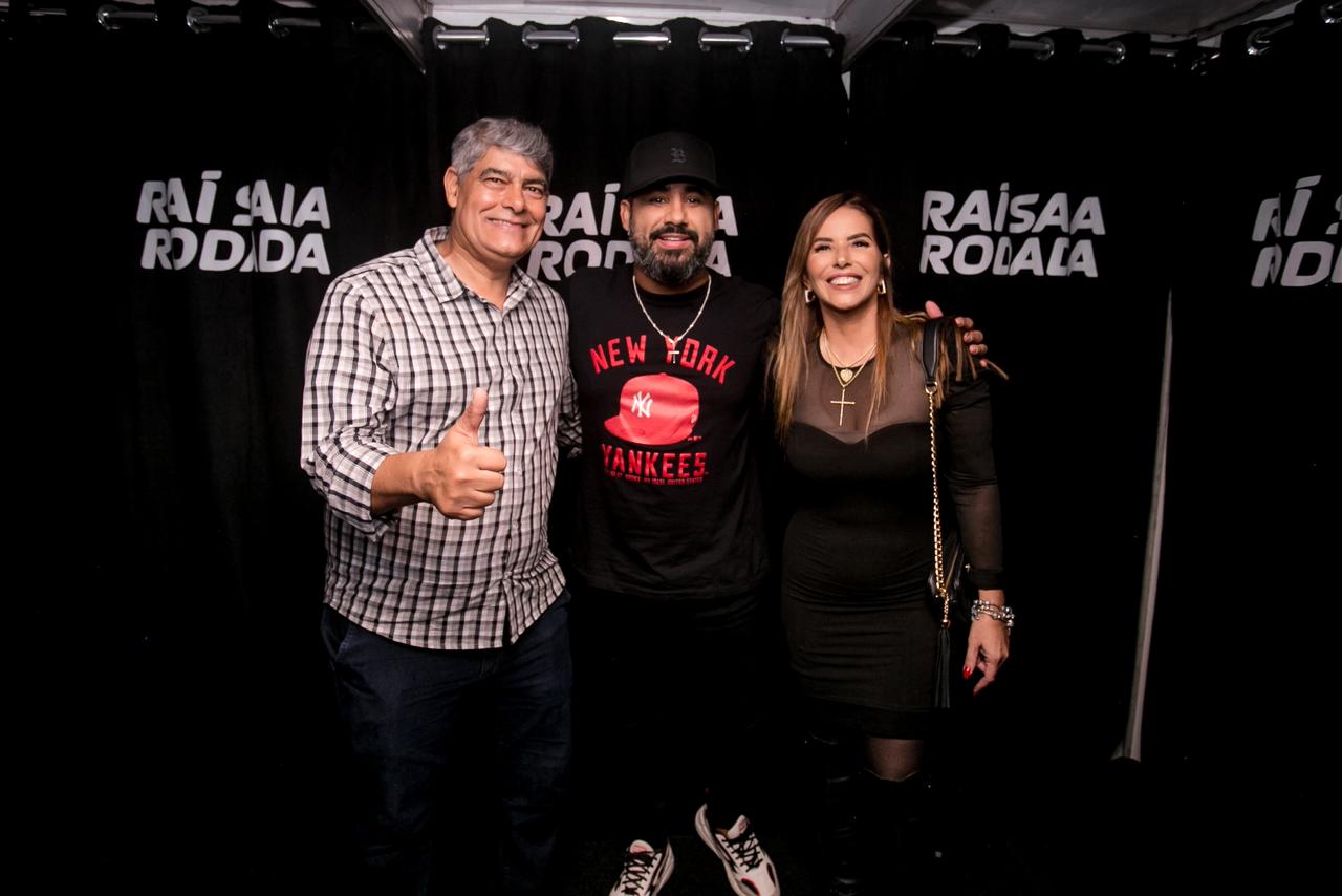 Prefeito Agnelo Santos, primera-dama Lauren L�lis ao lado do cantor Ra� Saia Rodada  (Foto: DIvulga��o)