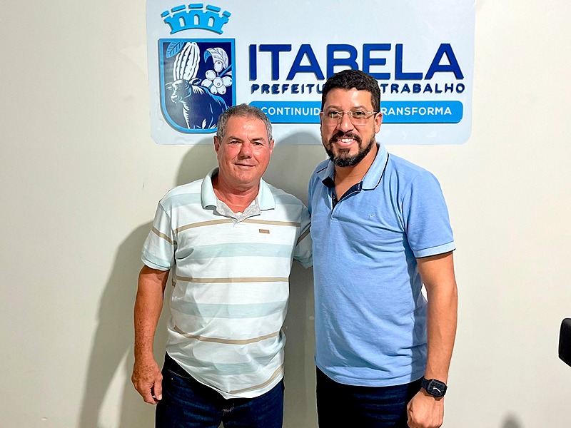 Prefeito Ricardo Flauzino, ao lado do presidente do Sindicato dos Produtores Rurais, Paulo Roberto Grassi. (Foto: Divulgao)