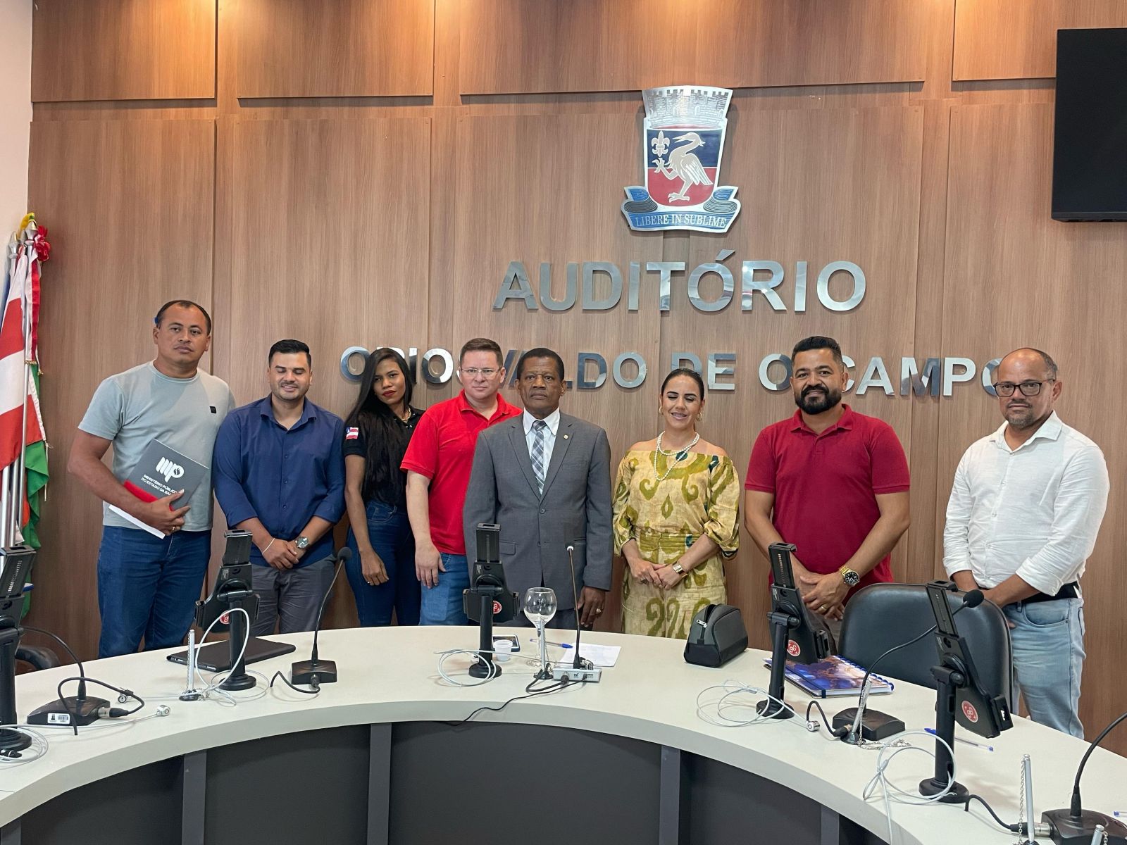 A equipe foi recepcionada pelo presidente da Cmara, Paulo Chiclete. (Foto: Divulgao)