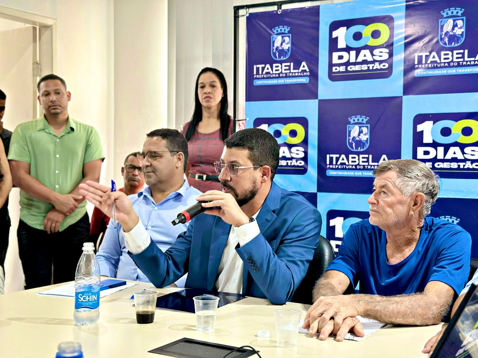 Prefeito Ricardo Flauzino faz balano de 100 dias de gesto e anuncia novos investimentos. (Fotos: Divulgao)