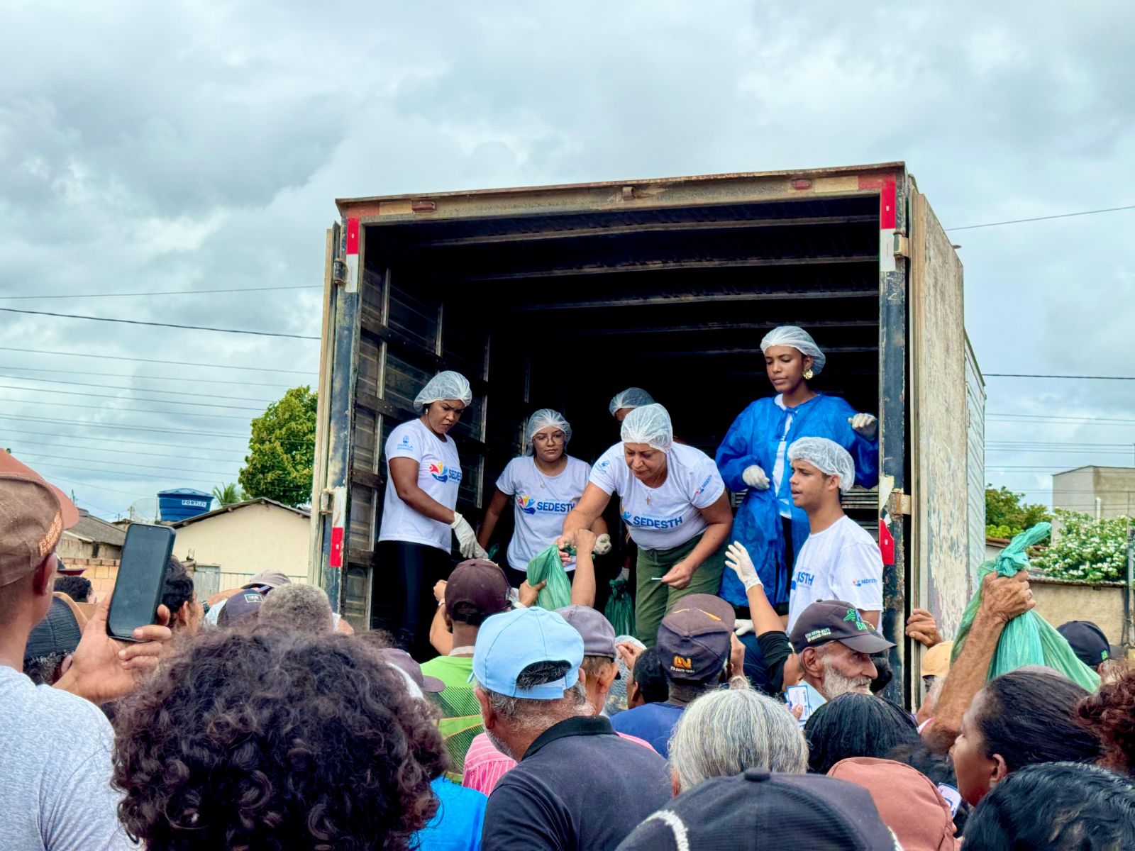 Prefeitura de Itabela realiza entrega de 6 toneladas de peixes e beneficia famlias na Semana Santa. (Foto: Divulgao)