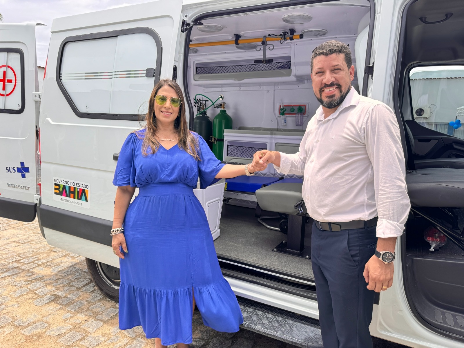 Prefeito Flauzino e deputada Cl�udia Oliveira entregam mais de R$ 1 milh�o em ve�culos e equipamentos de sa�de para Itabela